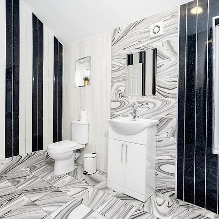 Five Bedroom Townhouse - Near City Centre - Edgbaston - On Street Parking - Wifi - Netflix - 974P Birmingham Dış mekan fotoğraf