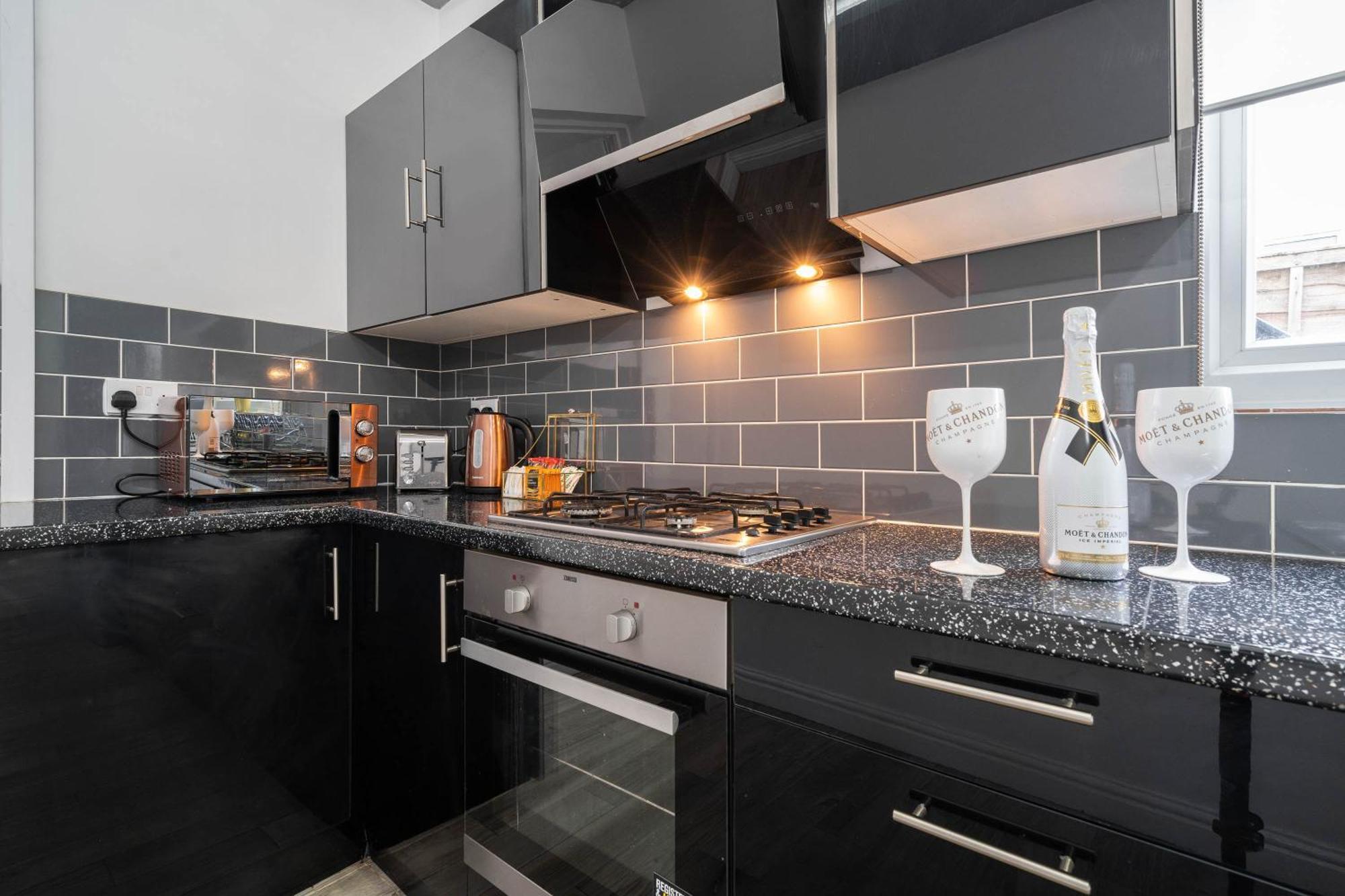Five Bedroom Townhouse - Near City Centre - Edgbaston - On Street Parking - Wifi - Netflix - 974P Birmingham Dış mekan fotoğraf