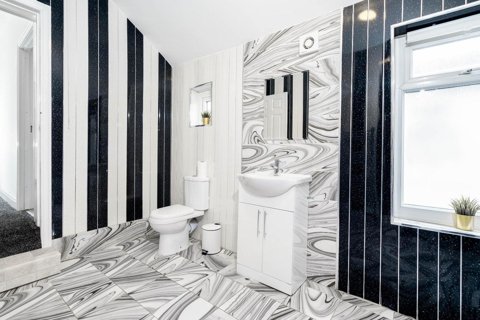 Five Bedroom Townhouse - Near City Centre - Edgbaston - On Street Parking - Wifi - Netflix - 974P Birmingham Dış mekan fotoğraf