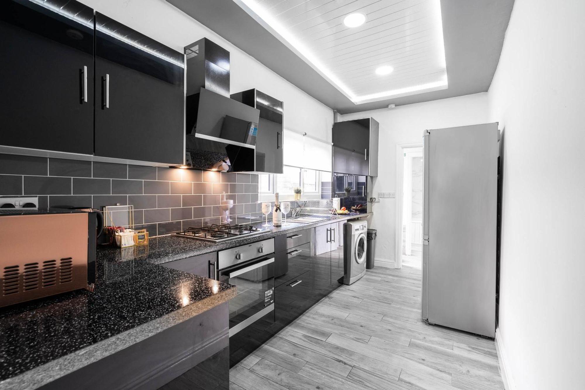 Five Bedroom Townhouse - Near City Centre - Edgbaston - On Street Parking - Wifi - Netflix - 974P Birmingham Dış mekan fotoğraf