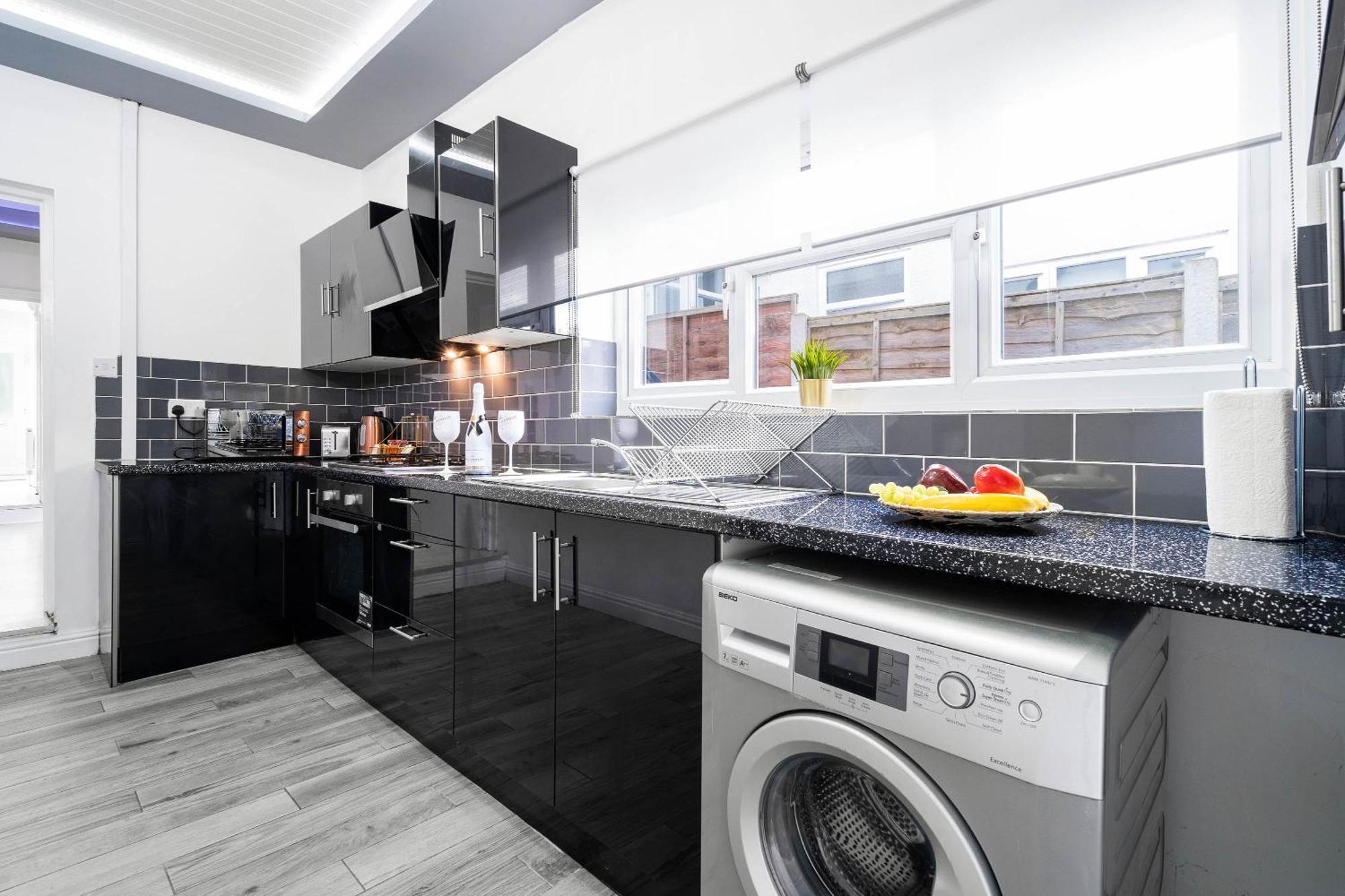 Five Bedroom Townhouse - Near City Centre - Edgbaston - On Street Parking - Wifi - Netflix - 974P Birmingham Dış mekan fotoğraf